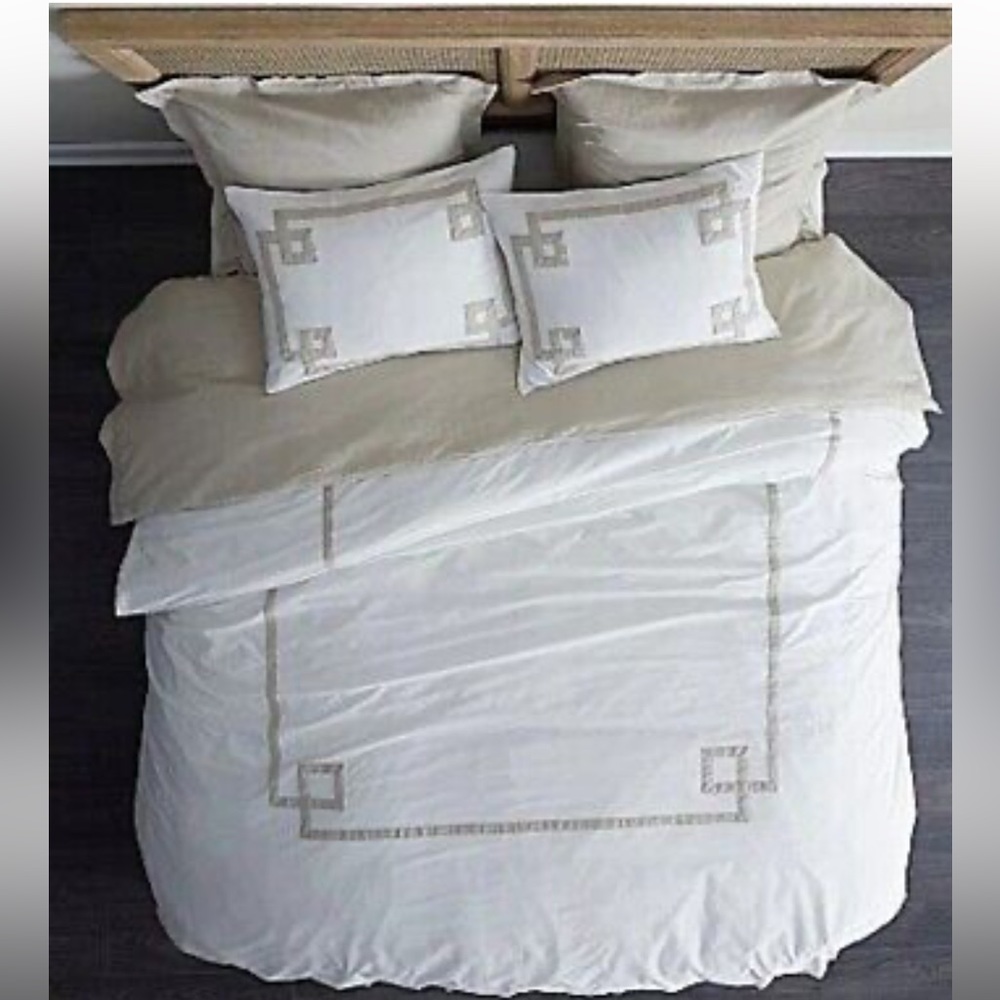 GREEY KEY Almond 2 Standard Shams